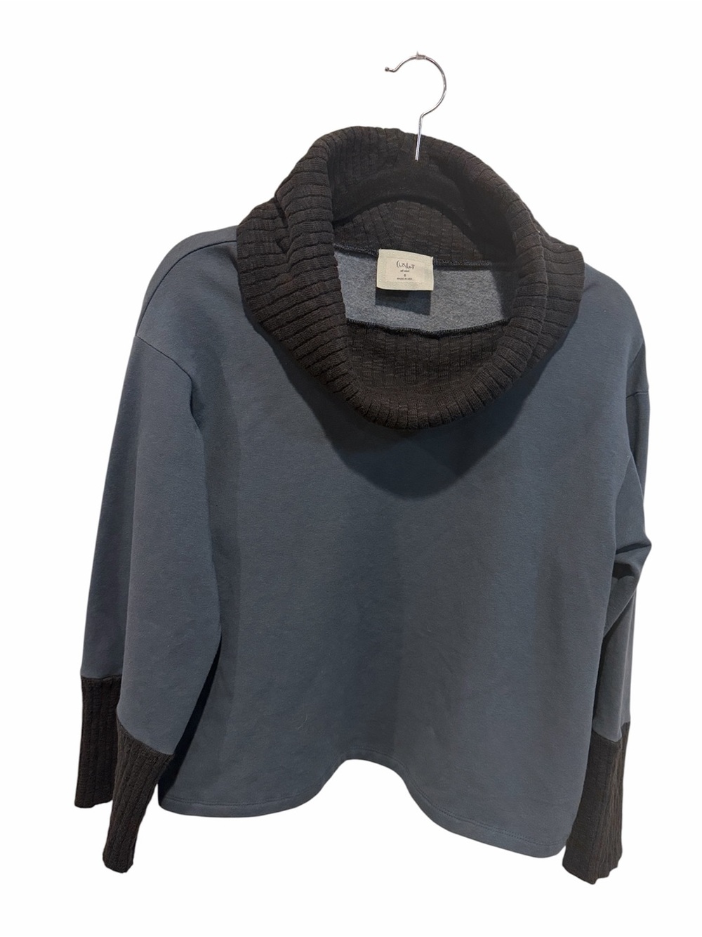 Chalet women’s blue gray cow neck pullover size small